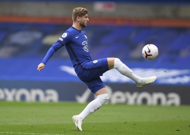 利物浦主帅斯洛特做出惊人决定：萨拉赫罕见坐上替补席