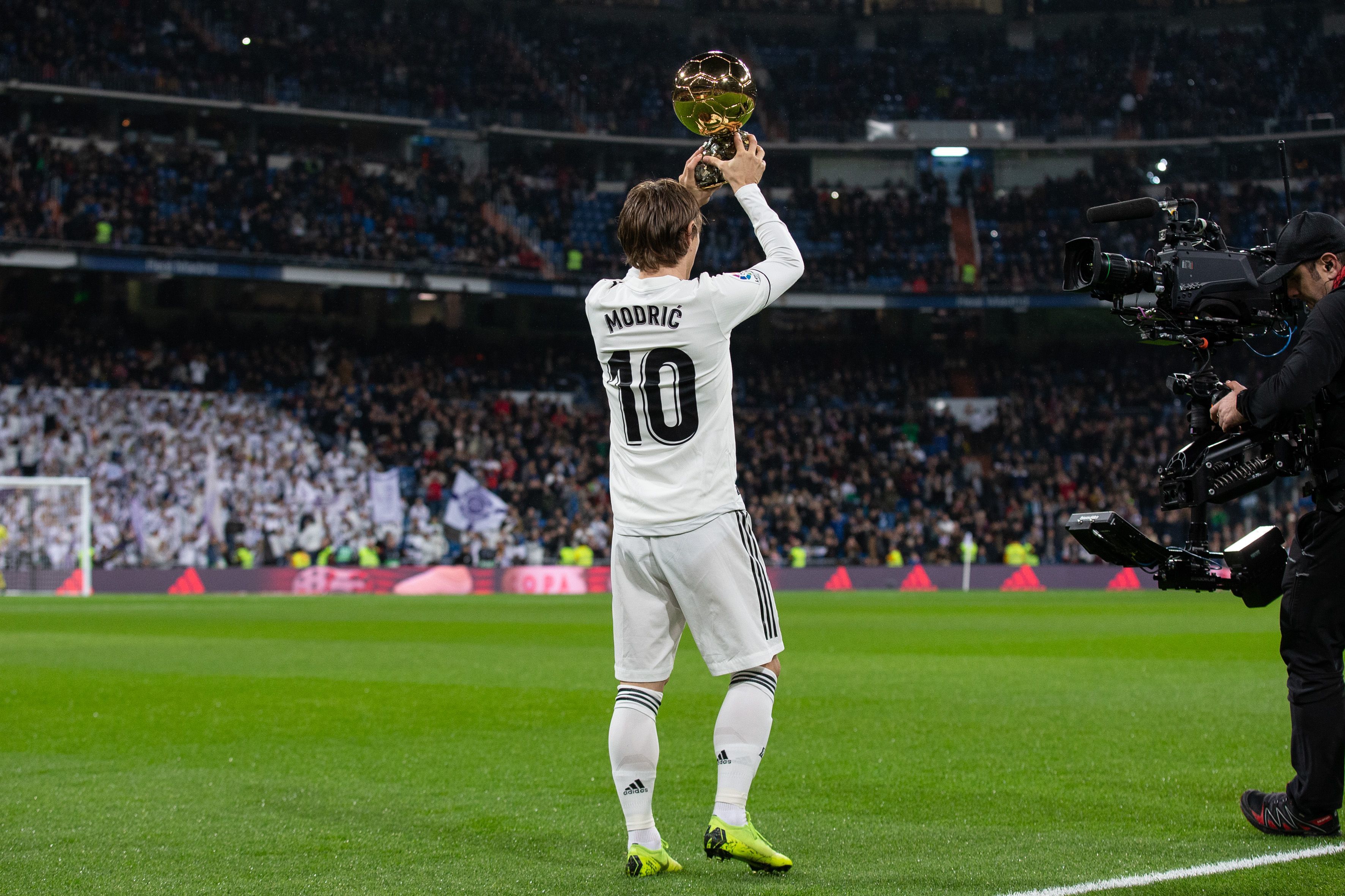 进入国家队模式，德保罗晒和梅西一起抵达集训营报到照片