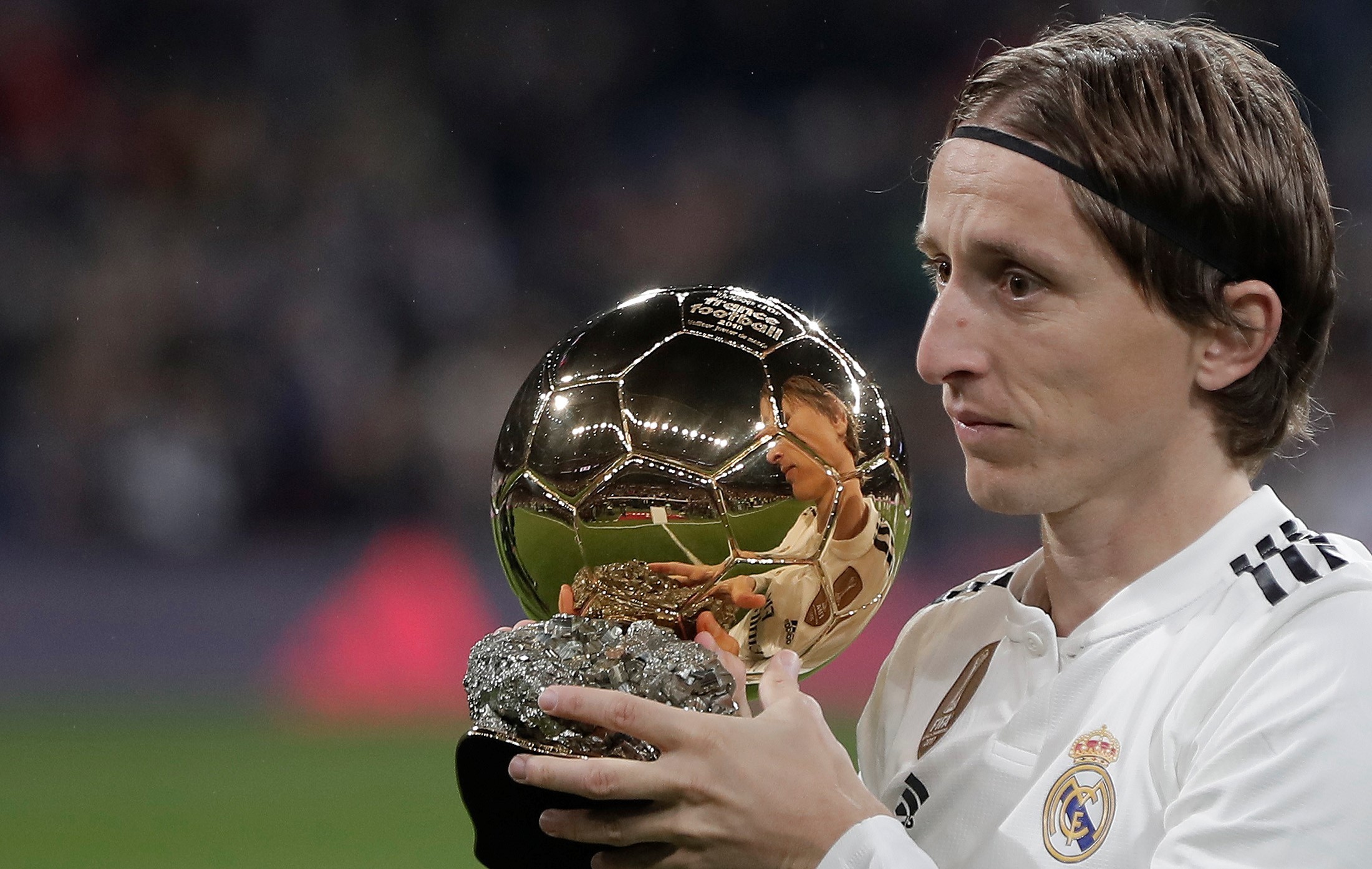 张外龙：曾跟球迷承诺一定会回到重庆；跪谢最努力的球员们