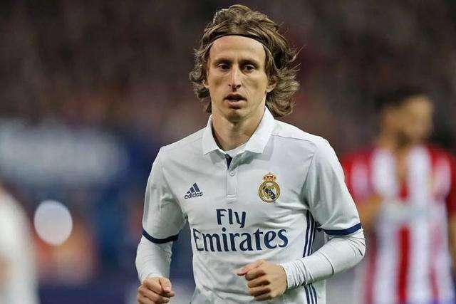 球迷：这队今天有夺冠气质